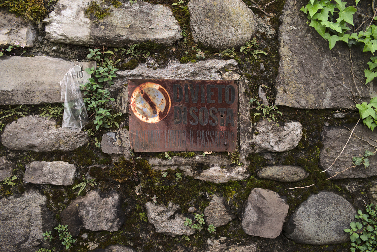 Hochaktuelles Schild. Fotografiert mit Leica M und Summicron-M 35 mm @ f/4.0.