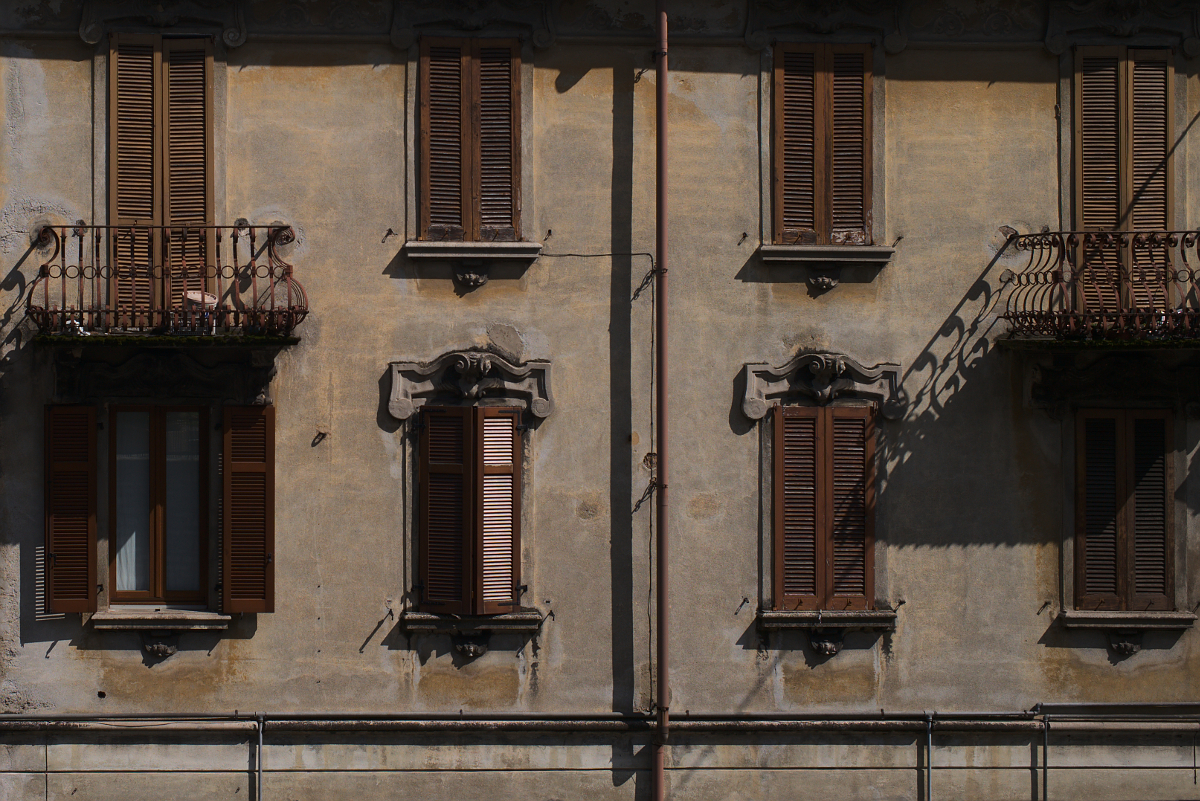 Italienische Fassade. Fotografiert mit Leica M und Summicron-M 35 mm @ f/5.0.